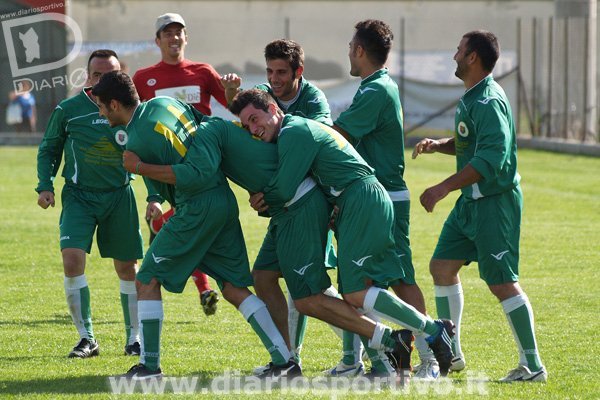 Il gol viene festeggiato con un trenino